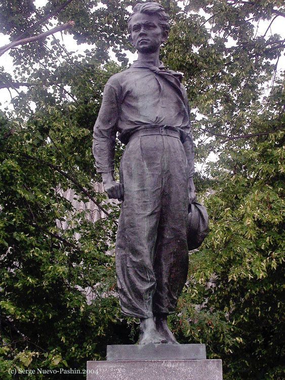 Памятник Павлику Морозову в д. Герасимовка